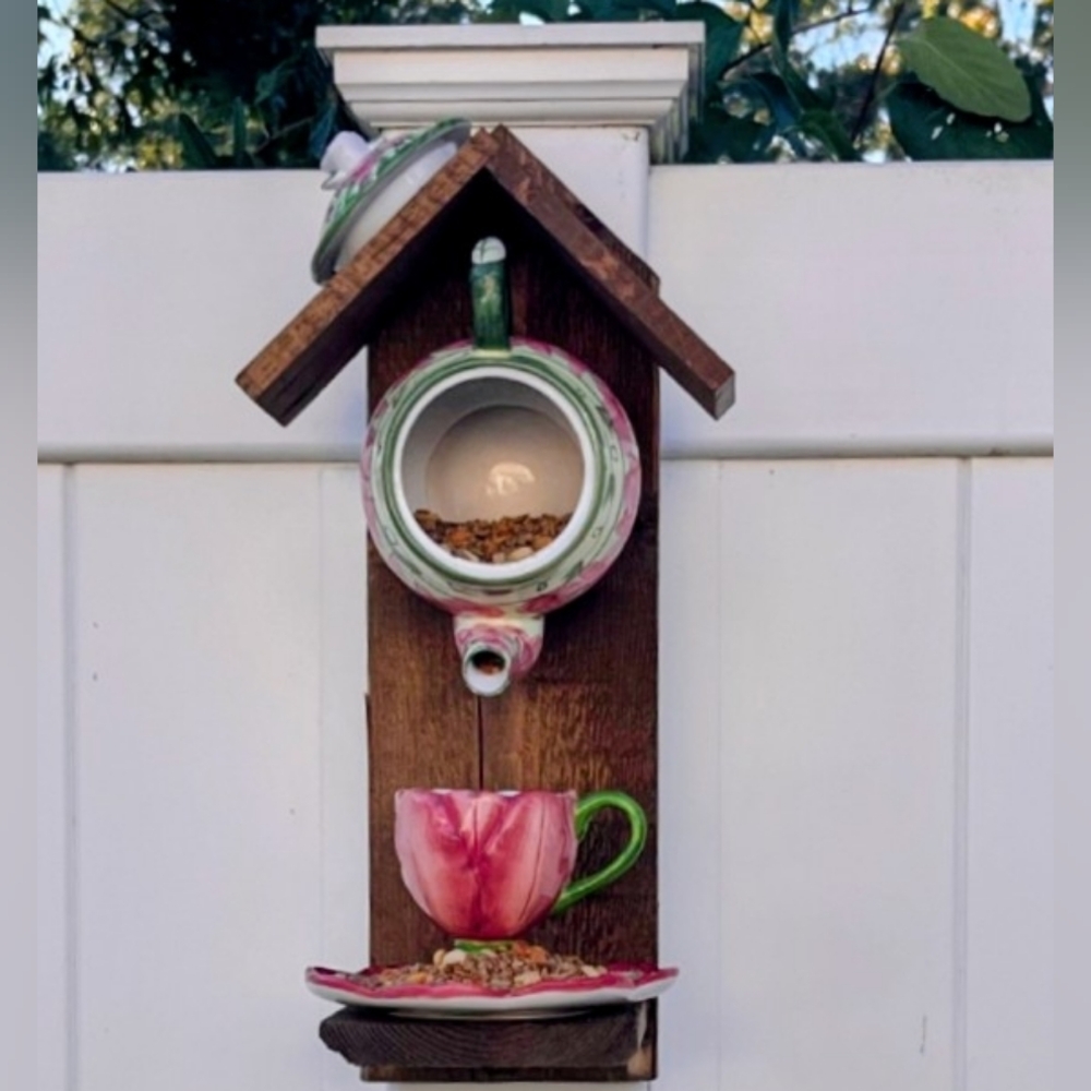Rustic Wooden Handmade Bird Feeder Penguin With The Birds - Picture 14 of 15
